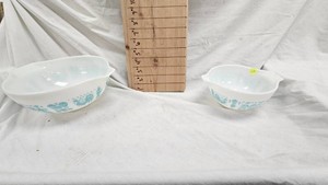 PYREX- 2 Bowl Amish Butterprint