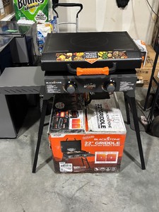 Blackstone 22 Griddle with Hood and Stand Uses 20 Lb or Small Propane Bottle - NEW