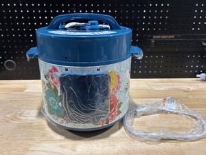 Pioneer Woman Fancy Flourish 6 Quart Pressure Cooker