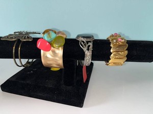 VTG Costume Jewelry Bracelets - Gold Tone, Silver Tone & Beaded (Lot of 4)