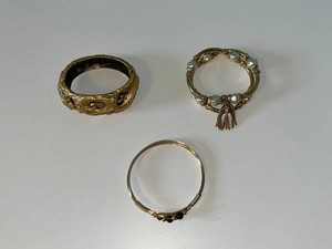 VTG Costume Jewelry Bracelets - Gold-Tone, Pearl-Accent & Beaded (Lot of 3)