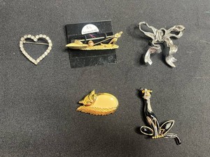 Vintage Costume Jewelry Brooches - Monet & Mixed Designs (Lot of 5)