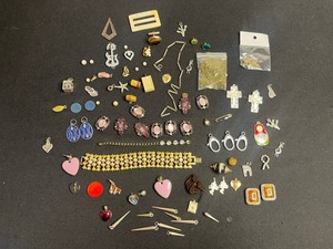 Costume Jewelry - Mixed Lot of Charms, Bracelets & Earrings - broken and single pieces for jewelry making