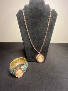 Cameo Jewelry Set - Amedeo Necklace & Bracelet