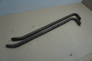 2 Pry Bars