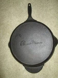 Pioneer Woman cast iron frying pan skillet