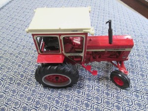 Large Hiniker Die cadrlt replica International Custom 756 tractor