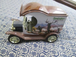 Ertl die cast replica Bank 1912 Ford model-T delivery car with Remington Country advertisement