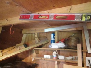 30in Construction level, dremelvstle tool, caulking gun, twine and other misc shown in pics