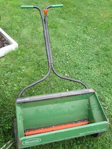 Scotts Precision flow control spreader
