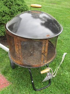 Backyard Creations 28in portable steel fire pit