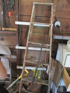 6ft wood ladder and 24inch crowbar