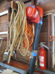 Toro electric leaf blower, assorted extension cords, rope and fire extinguisher