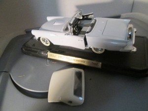 Ertl die cast 118 scale replica 1957 Ford Thunderbird