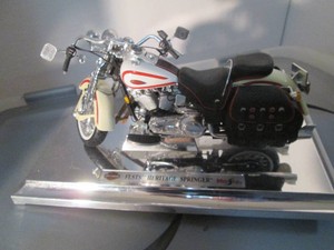 Maisto die cast replica Harley Davidson FLSTS Heritage Springer 118 scale