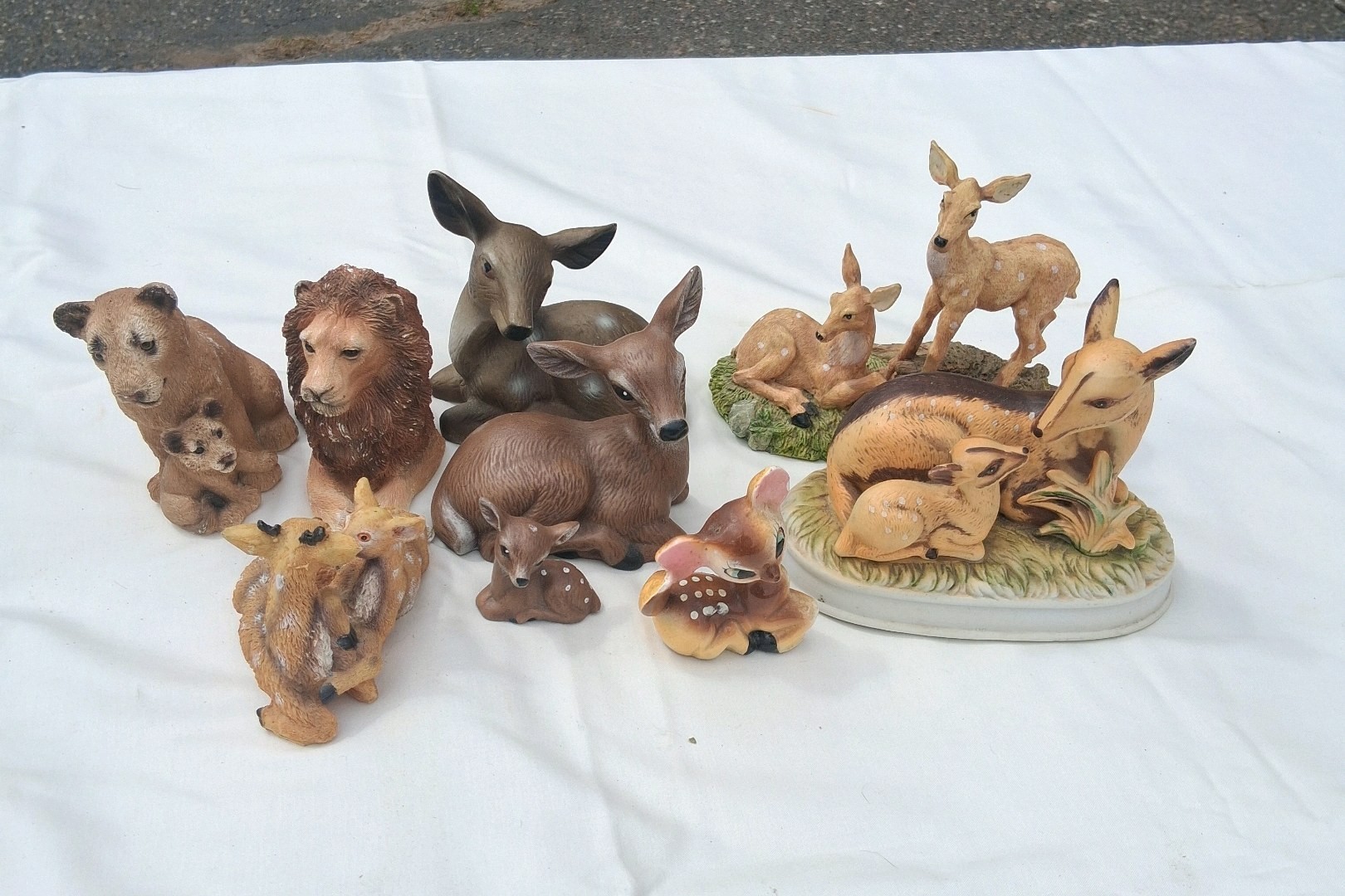 DEER AND LION FIGURINE LOT