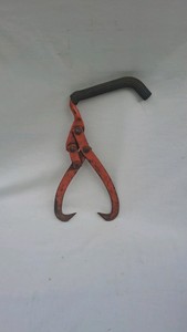 MODERN LOGGING TONGS