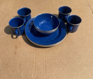 LIKE NEW  PIONEER ENAMEL 12 PIECE DISHWARE SET