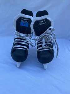 CCM RBZ HOCKEY SKATES YOUTH SZ 1 LOT 19