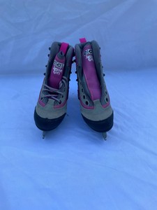 CCM JAMIE GIRL YOUTH SZ 1 LOT 22