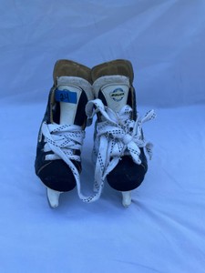 BAUER IMPACT 50 YOUTH HOCKEY SKATES LOT 24