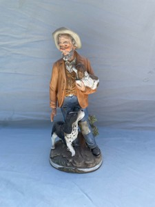 HOMCO OLD MAN HOLDING PUPPY #33
