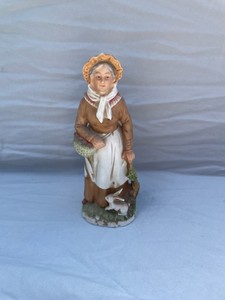 HOMCO ELDERLY LADY HOLDING A FRUIT BASKET NEXT TO A RABBIT #30