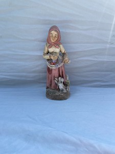 HOMCO ELDERLY WOMAN IN A PINK SCARF HOLDING FRUIT NEXT TO PUPPY#28