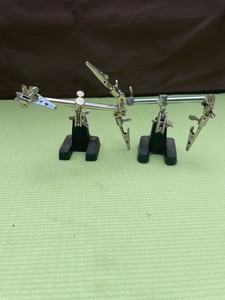 HELPING HANDS TOOL FOR CRAFTING