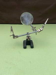 HELPING HANDS TOOL WITH MAGNIFYING GLASS