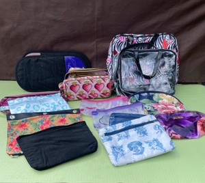 ASSORTMENT OF TRAVEL AND MAKEUP BAGS #52