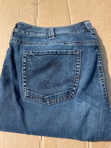 WOMENS SILVER JEANS, MEDIUM WASH SIZE 2030 #51