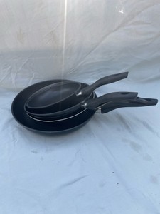 FOUR PIECE NONSTICK FRYING PANS