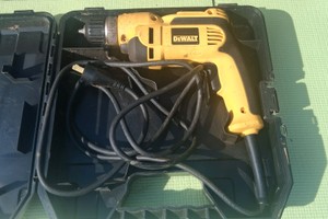 DEWALT SCREW SHOOTER WITH CASE