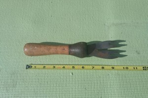 ANTIQUE ICE CHISEL TOOL