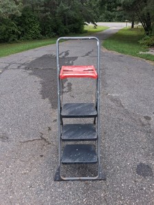 COSTCO COLLAPSIBLE STEP LADDER