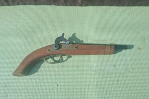 TOY DUELING PISTOL