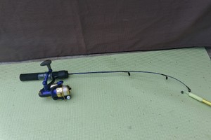 BLUE ICE FISHING ROD AND REEL COMBO