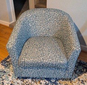 LL - Swivel Club Chair - Blue & White Printed Upholstery