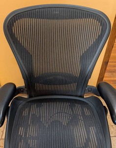 K - Ergonomic Office Chair - Herman Miller Aeron Medium