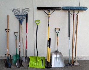 G - Garden Tools Mixed Lot - Shovels, Rakes, Broom & Yard Tools