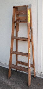 G - Wood Step Ladder - 5 Ft Model D-1313-05S