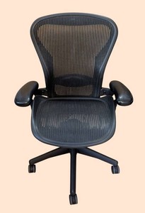 K - Ergonomic Office Chair - Herman Miller Aeron Medium