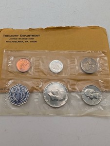 Estate United States Mint Philadelphia Coin Set
