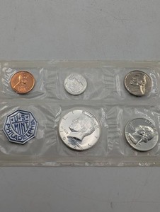 Estate Lot of 12 U.S. Coins and U.S. Mint Philadelphia Pieces