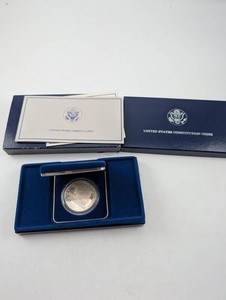 1987 United States Constitution Commemorative Coin With Case