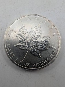 Estate Canadian 2011 $6 1 Oz .9999 Fine Silver Maple Leaf Coin