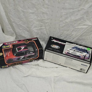 2-124 Ertl Jeff Burton, Revell Gary St Amant Stock Car