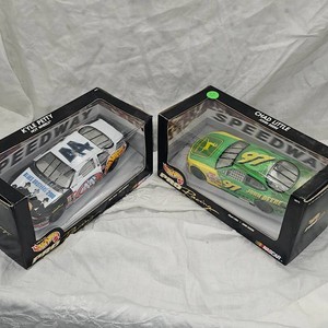 2-124 Hot Wheels Pro Kyle Petty and Chad Little Nascar