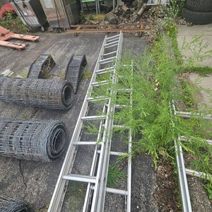 28ft Keller Ext Ladder, Like New and 14ft Extension Ladder